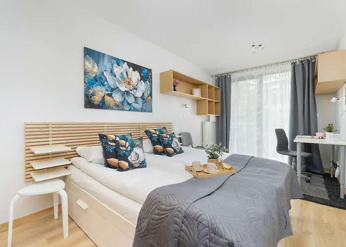 Grzegorzecka Family Apartments With Balcony & Parking Cracow By Noclegi Renters