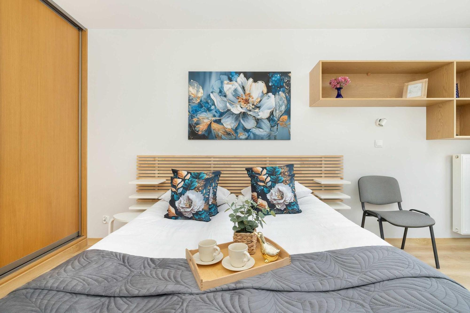 Grzegorzecka Family With Balcony & Parking Cracow By Renters Apartment