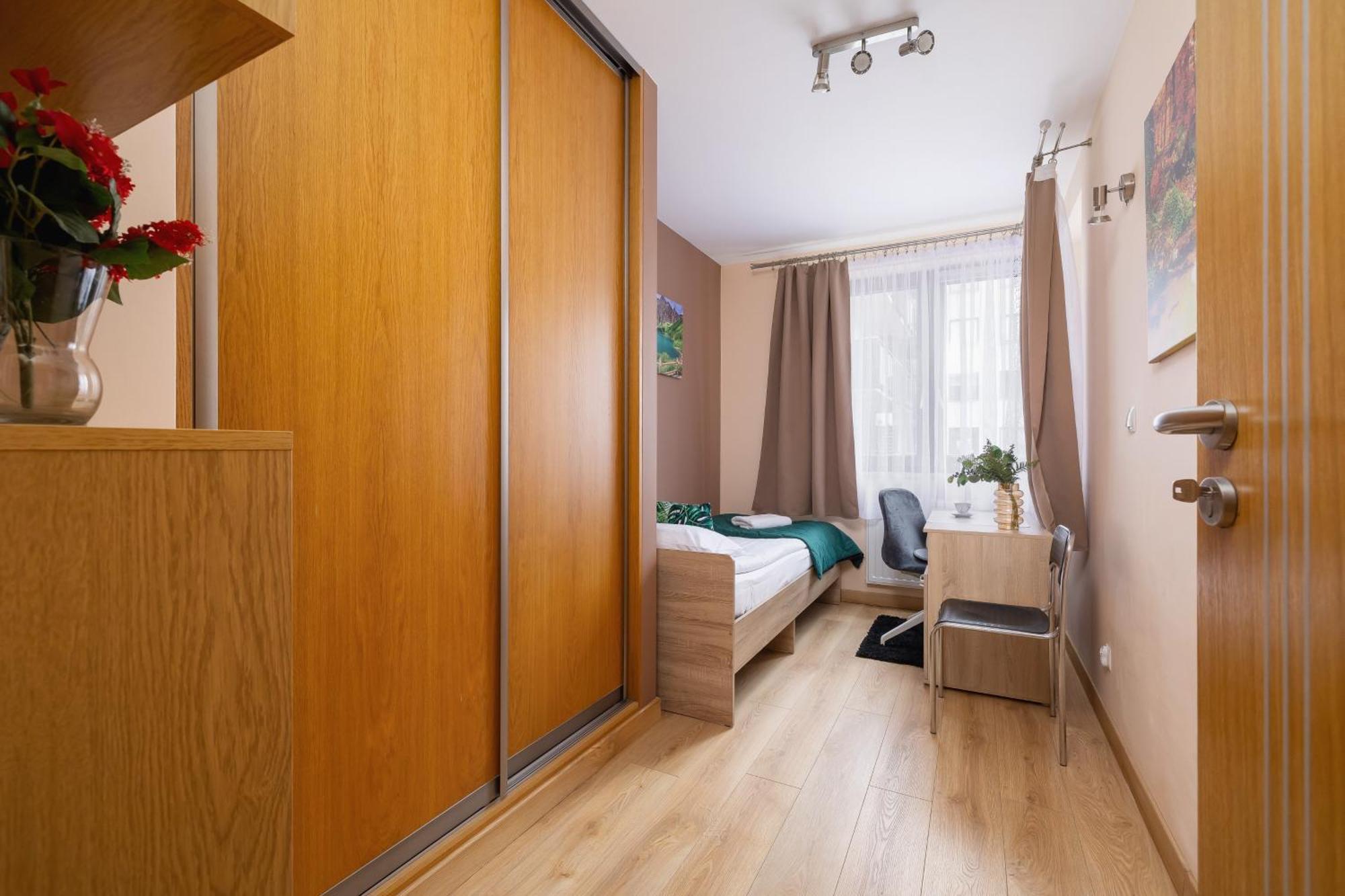 Grzegorzecka Family With Balcony & Parking Cracow By Renters Krakau